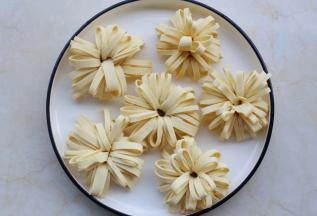 全部做好摆入盘中。