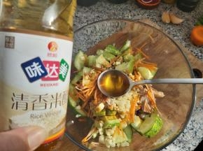 1勺味道美清香米醋，也可以选择白醋。