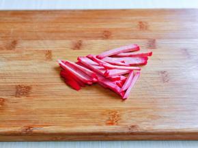 上海红肠切条，没有的可以用其它肠代替，也可以不放。