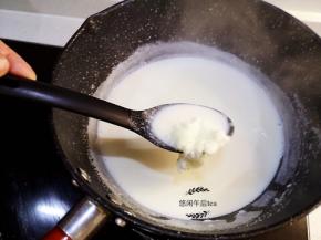 蛋白开始凝固即可关火