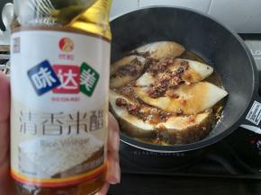 最后再撒上细砂糖跟味达美清香米醋。