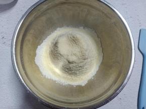 低粉，杏仁粉，奶粉过筛后混合