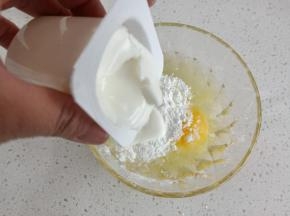 倒入酸奶