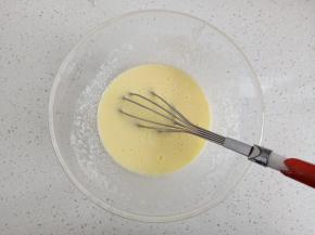 用手抽搅拌均匀至无颗粒