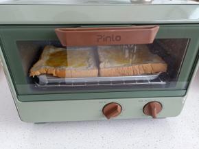 送入预热好的烤箱180度烤20分钟