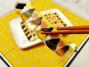 晾凉后脱模，切片，配上一小碗蘸料就可以开动啦