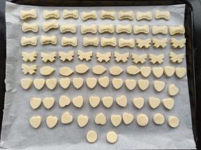 摆入烤盘，送入预热好的烤箱80度烤45分钟左右