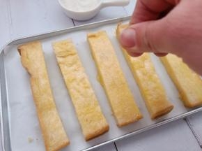 撒一层粗粒砂糖