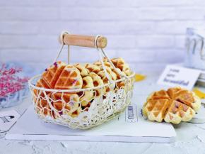 一次吃不完密封好，冰箱冷藏保存，第二天吃的时候，微波炉叮30秒即可，口感不减分。