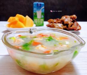 还有水果、鲜牛奶和卤猪蹄好吃极了