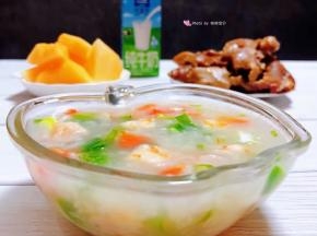 还有水果、鲜牛奶和卤猪蹄好吃极了