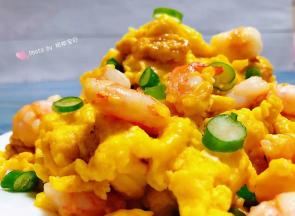 营养丰富的虾仁跑蛋装入容器中就大功告成了