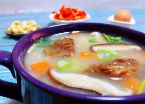 香菇搭配排骨一切吃唇齿留香回味无穷