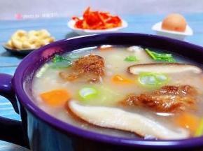 香菇搭配排骨一切吃唇齿留香回味无穷
