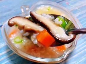 香菇排骨粥的营养价值非常丰富适合身体较虚弱的人经常食用