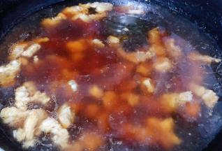 牛腩煮至熟透而不软烂即可