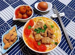 搭配鸡蛋、坚果、山楂糖水一起就是完美的一餐