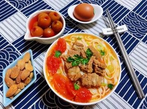 搭配鸡蛋、坚果、山楂糖水一起就是完美的一餐