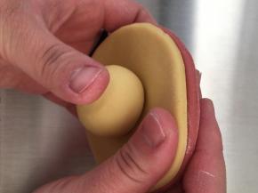 将边缘捏合一下