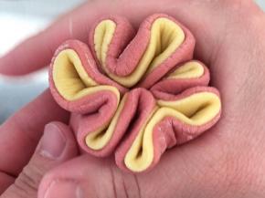 利用虎口慢慢收拢