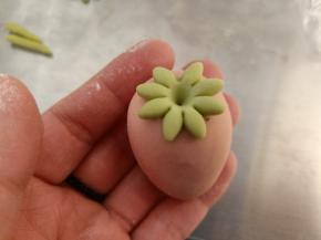 用筷子戳一个小洞洞