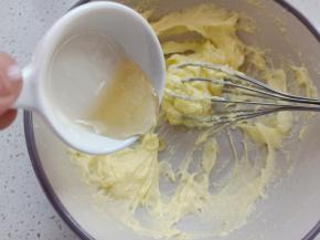 加入蜂蜜，同样搅拌均匀