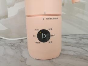 选择豆浆模式，这时候你可以去做些其他事，约20分钟左右就可以喝到自制大米豆浆了。