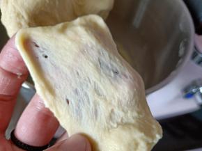 1档混合，2档揉至可以拉出粗膜