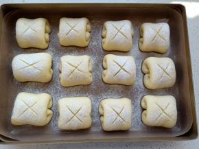 用锋利的刀片割口