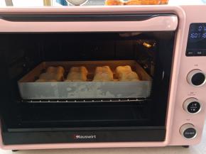 送入预热好的烤箱160度烤15分钟