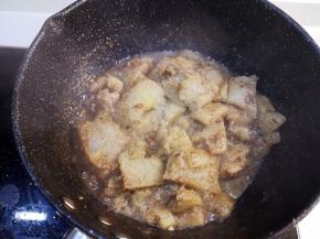 加盖子焖煮10～15分钟