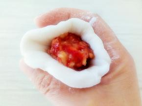 虎口聚拢，收口，去掉多余的面头。