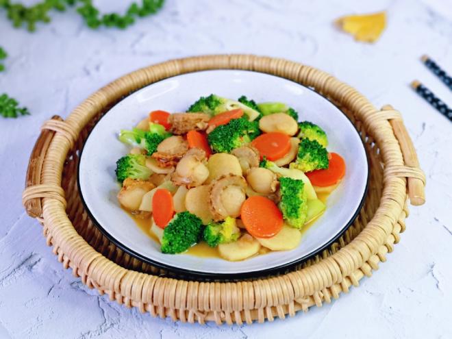 时令蔬菜炒贝肉