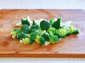 西蓝花切小朵。