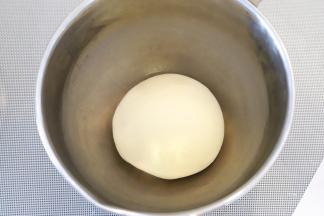 面团整圆，室温26度左右进行一发，时间40分钟。