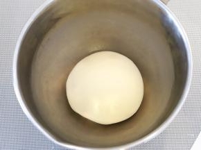面团整圆，室温26度左右进行一发，时间40分钟。