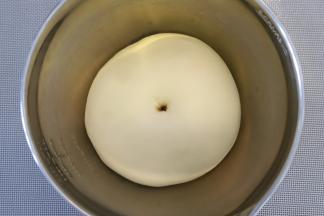 面团发酵至1.5-2倍大。