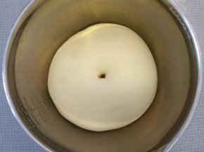 面团发酵至1.5-2倍大。