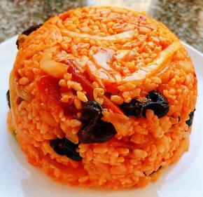 盖上一个盘子倒扣过来就是漂亮的造型哦