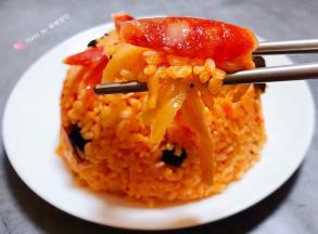 腊肠辣白菜和米饭混搭着入口超级完美唇齿留香回味无穷