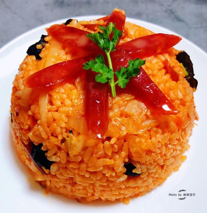 腊肠辣白菜炒饭