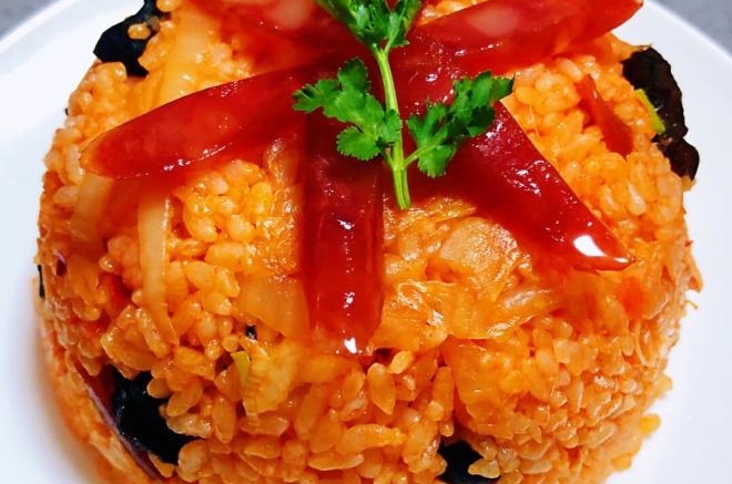 腊肠辣白菜炒饭