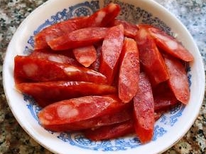 腊肠切成片状