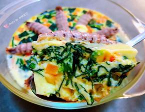 蛋羹入口细腻爽口混搭着菠菜和虾爬肉的新美就是堪称美味一觉