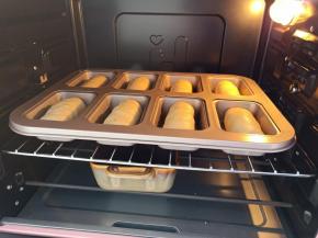 烤箱放一碗温水进行第二次发酵