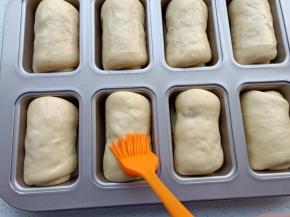 发酵完成后刷一层蜂蜜水（蜂蜜和水1：1）