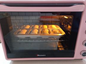 送入预热好的烤箱，160烤20分钟左右，最后几分钟注意上色情况