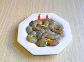 抓拌均匀，腌制10分钟。