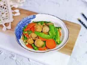 营养均衡，特殊时期多吃蔬菜，补充维C提高免疫力。