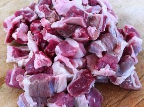牛肉切成块状